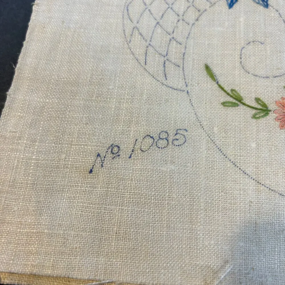 Vintage Prime Needleart Co #1085 Stamped Linen Floral‎ Runner Unfinished Project